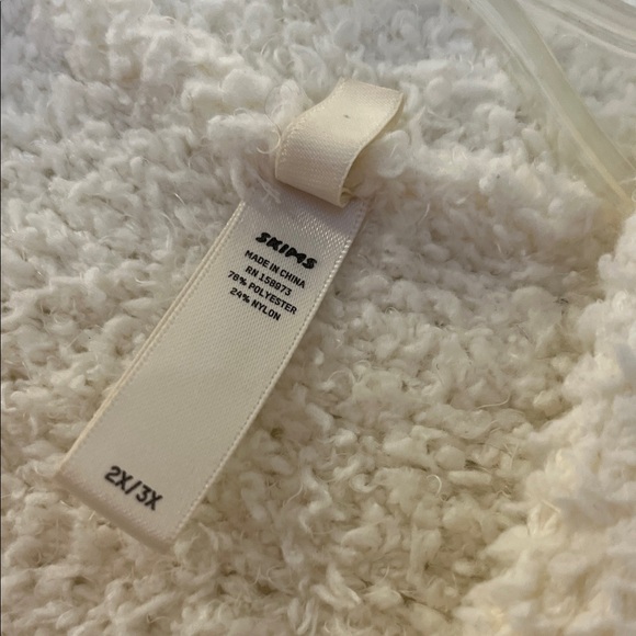 SKIMS Robe - Picture 2 of 3